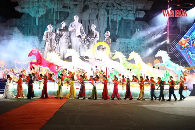 Khai mạc “Đêm hội Thành Tuyên năm 2026”: Lung linh sắc màu trăng rằm xứ Tuyên