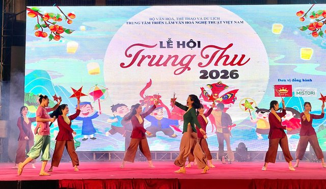Rộn ràng đêm hội Trung thu 2026 tại Trung tâm Triển lãm Văn hóa Nghệ thuật Việt Nam