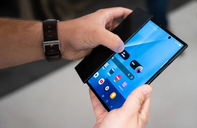 Samsung có thể đẩy sớm Galaxy Z TriFold 2 sau màn ra mắt iPhone Duo