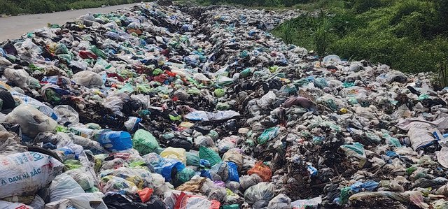 Vì sao thực trạng rác thải nông thôn “lộ thiên” lại đáng báo động?