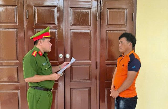 Chở thuê khí cười, bị khởi tố về tội “Vận chuyển hàng cấm”