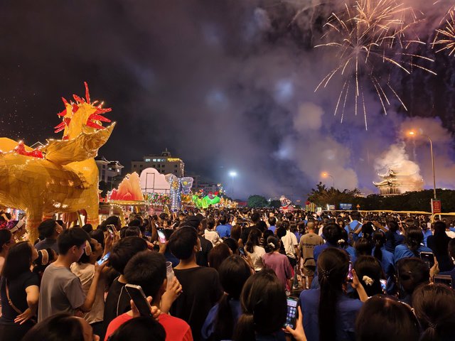 Ninh Bình: Toàn cảnh “biển người” tham dự Trung thu 2026