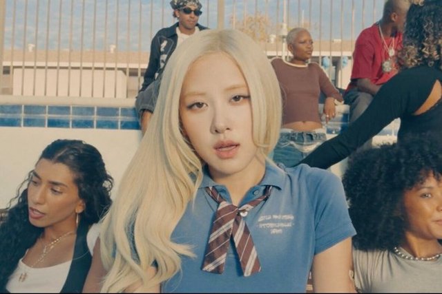 Rosé (Blackpink) tung MV “New trick” quay hoàn toàn bằng iPhone 18 Pro