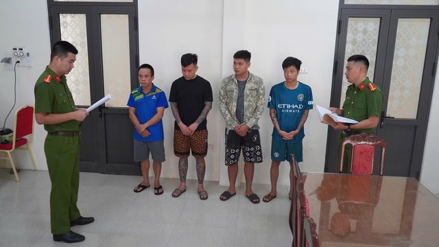Khởi tố nhóm cho vay lãi nặng với mức lãi suất tới 365%/năm