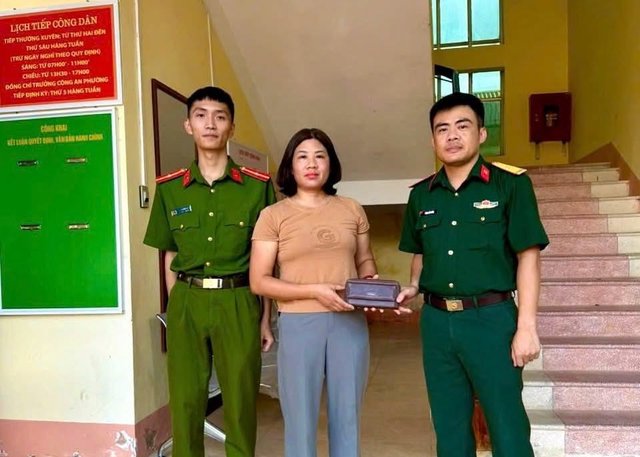 Nhặt được chiếc ví có 10 triệu đồng, chiến sĩ Quân khu 2 lập tức tìm người đánh rơi