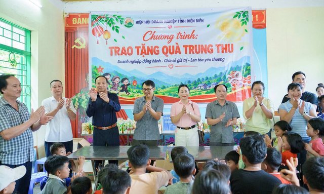 Chung tay để trẻ em vùng cao Tuần Giáo đón Trung thu đủ đầy
