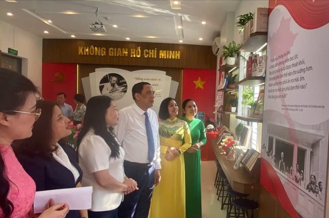 Ra mắt Không gian Hồ Chí Minh tại Thư viện Lào Cai