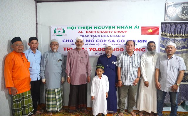 Trao Nhà nhân ái cho hộ đồng bào Chăm có hoàn cảnh khó khăn