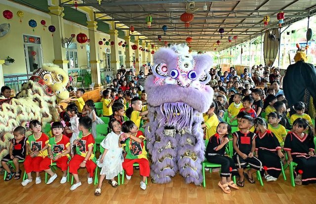Mùa trăng đong đầy yêu thương nơi biên giới