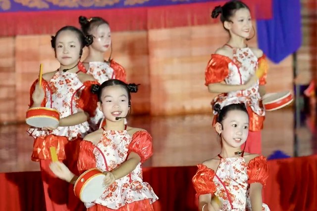 Phường Tây Hồ mang Trung thu trọn niềm vui đến các em thiếu nhi