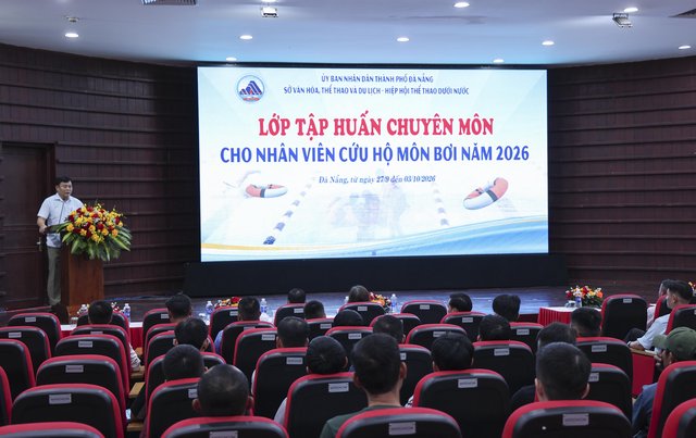 Đà Nẵng: Tập huấn chuyên môn cho hơn 80 nhân viên cứu hộ môn bơi