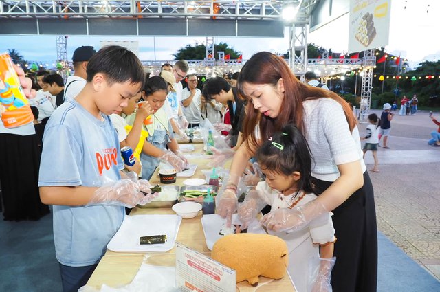 Trổ tài làm các món ăn Hàn Quốc