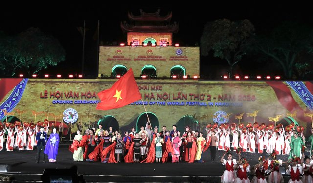 Nơi sắc màu nghệ thuật năm châu hội tụ