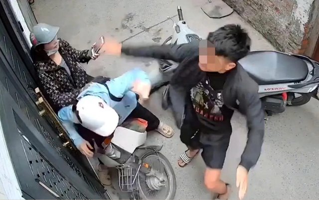 Xác minh vụ nam thanh niên chặn xe hành hung hai người phụ nữ tại Định Công