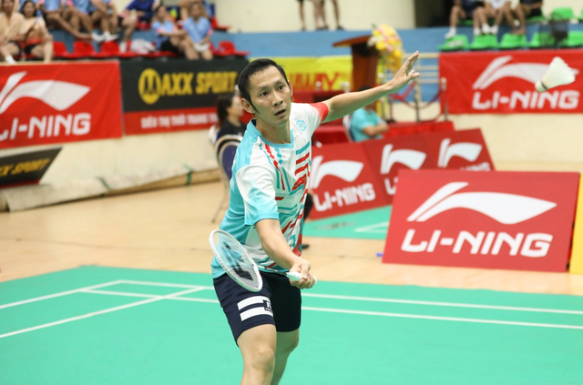 Nguyễn Tiến Minh vào bán kết cầu lông quốc gia sau trận thắng nghẹt thở trước đàn em kém 21 tuổi