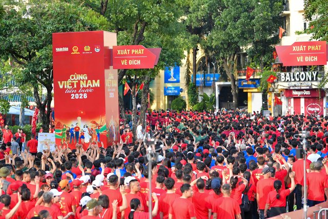 “Cùng Việt Nam tiến bước” xác lập Kỷ lục Guinness thế giới với hơn 10 tỉ bước chân
