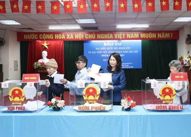 Thứ trưởng Thường trực Lâm Thị Phương Thanh tham gia bầu cử, thực hiện nghĩa vụ công dân