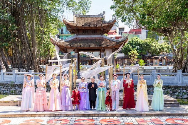 “Nét họa áo ta” – Triển lãm tôn vinh vẻ đẹp áo dài và văn hoá Việt