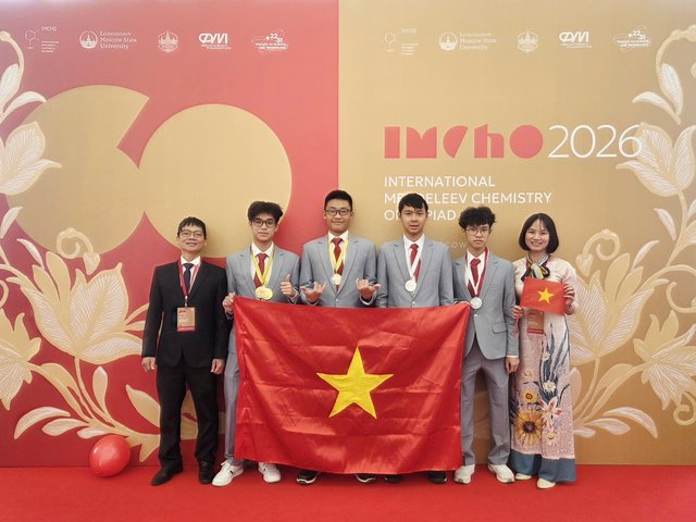 Cả 4 học sinh Việt Nam đoạt Huy chương Olympic Hóa học Quốc tế Mendeleev
