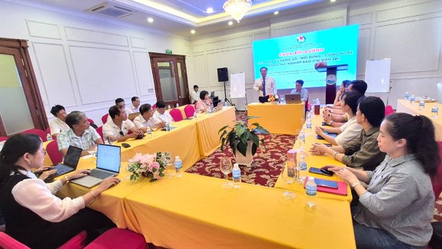Khánh Hòa: Bồi dưỡng kĩ năng số và ứng dụng AI cho 30 nhà báo, phóng viên
