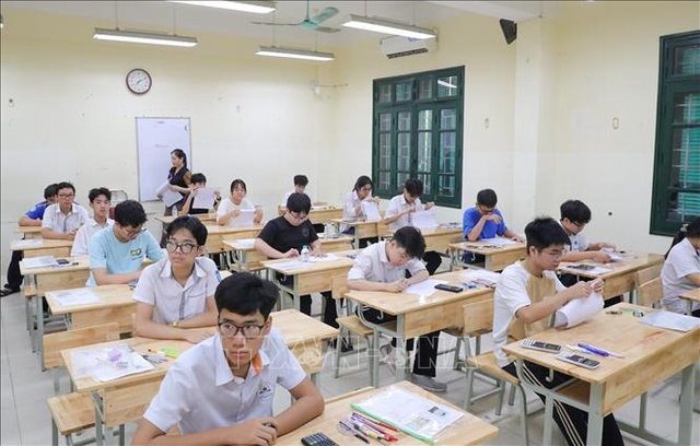 Sở Giáo dục và Đào tạo Hà Nội cấm trường tư thu tiền giữ chỗ lớp 10
