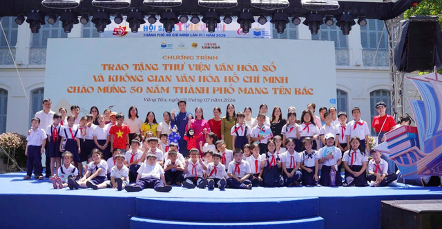 Trao tặng thư viện số, mở rộng không gian trải nghiệm văn hóa cho thiếu nhi