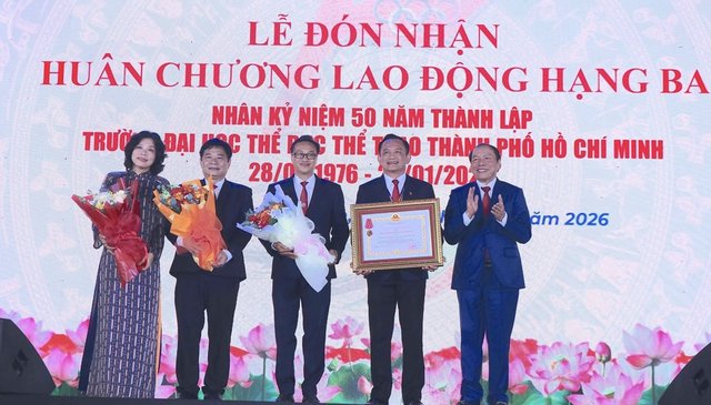 Trường Đại học TDTT TP.HCM kỷ niệm 50 năm thành lập, đón nhận Huân chương Lao động hạng Ba