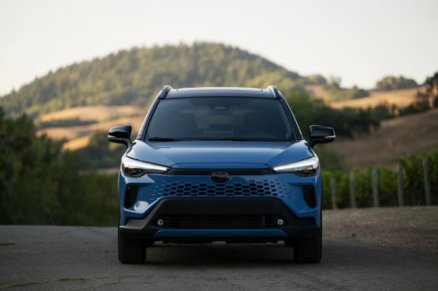 Toyoya Cross trình làng thế hệ mới, dự kiến chỉ còn bản hybrid