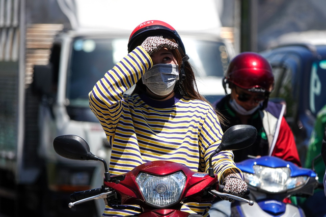 Thời tiết hôm nay 8.8: Hà Nội nắng nóng, TP.HCM mưa dông