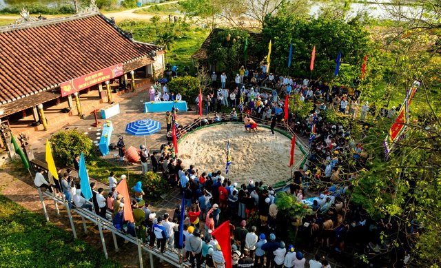 Người trẻ tranh tài tại Hội vật Thủ Lễ đầu năm mới