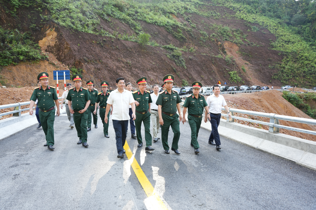 Đưa vào sử dụng tuyến đường huyết mạch nối 2 địa phương miền núi xứ Huế