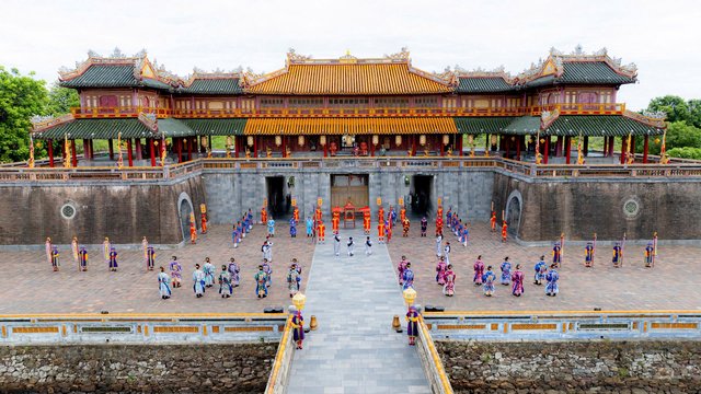 Tái hiện Lễ Truyền lô và tuyên dương 385 học sinh danh dự toàn trường