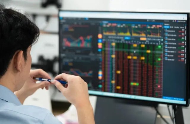 Thị trường chứng khoán tuần mới: Trong nguy có cơ