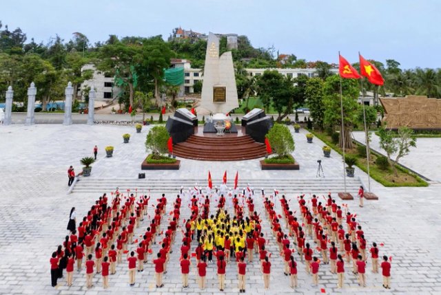 Đoàn tàu không số: Từ Bến K15 đến bản hùng ca thống nhất non sông