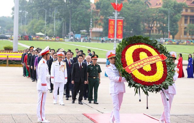 Lãnh đạo thành phố Hải Phòng vào Lăng viếng Chủ tịch Hồ Chí Minh