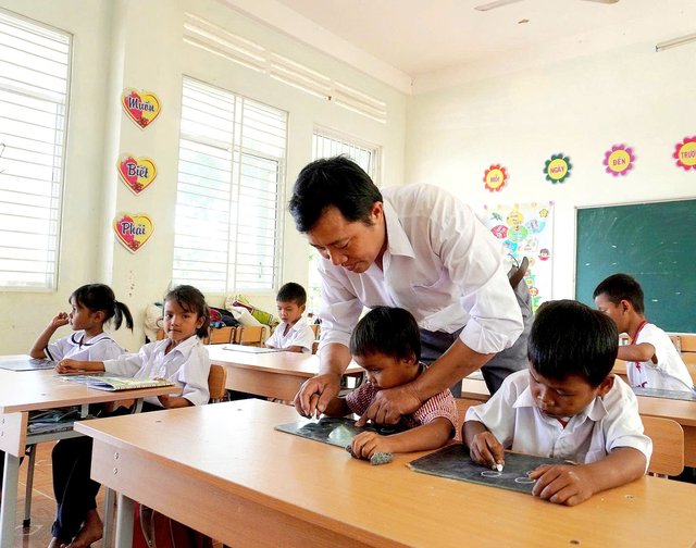 Gieo chữ, giữ trò ở lại trường