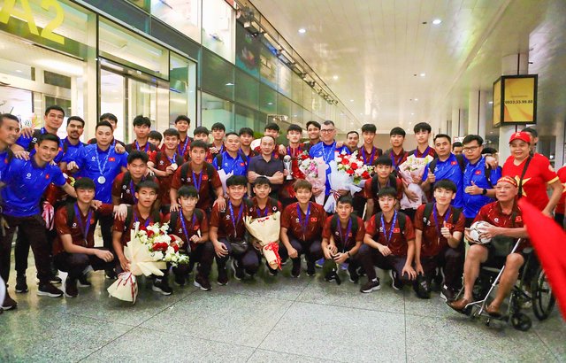 U17 Việt Nam trở về trong vinh quang, sẵn sàng chinh phục VCK U17 châu Á 2026