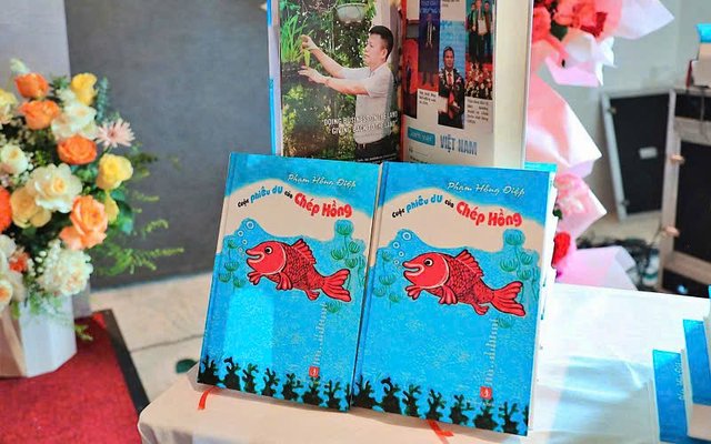 Cuộc phiêu du của Chép Hồng và bản thể lưu động của nước