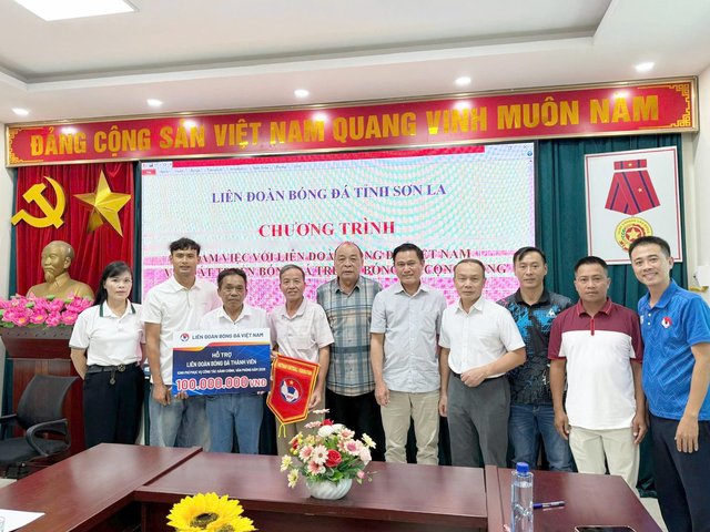 LĐBĐ Việt Nam hỗ trợ Sơn La phát triển bóng đá địa phương