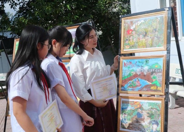 Lan tỏa tình yêu sách đến học sinh Lai Châu qua sắc màu hội họa