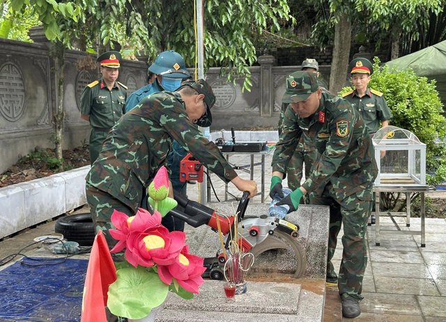 Lấy mẫu, số hóa thông tin hài cốt liệt sĩ tại Nghĩa trang Liệt sĩ xã Tuần Giáo