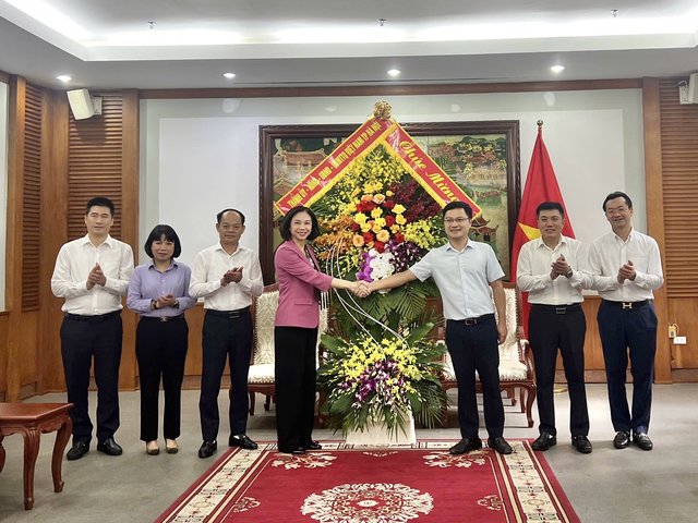 Lãnh đạo thành phố Hà Nội chúc mừng Bộ VHTTDL nhân kỷ niệm 101 năm Ngày Báo chí Cách mạng Việt Nam
