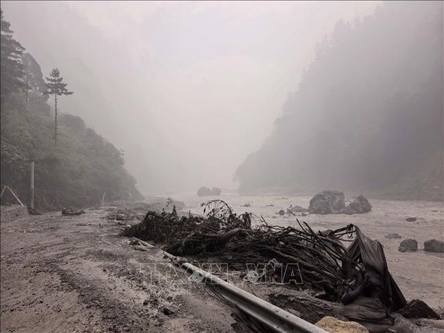 Việt Nam gửi điện thăm hỏi sau vụ lũ quét ở Trung Quốc và Nepal