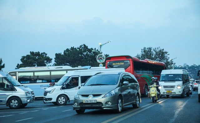 Thực hư về quán ăn “chặt chém” ở Vũng Tàu và giá vé gửi xe Đà Lạt 2026