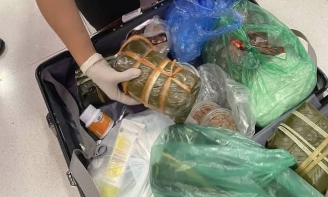 Lo ngại dịch tả lợn châu Phi, nhiều nước kiểm soát chặt thực phẩm khách mang theo người