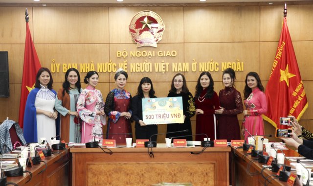 Áo dài Việt lan tỏa từ châu Âu về quê hương