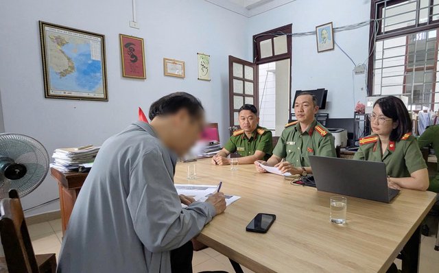 Phạt 7,5 triệu đồng vì đăng ảnh AI sai sự thật về cổng chào Tết