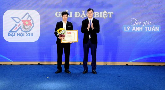 Trao giải sáng tác logo và phát động cuộc thi sáng tác tranh cổ động về Đại hội Đoàn toàn quốc lần thứ XIII