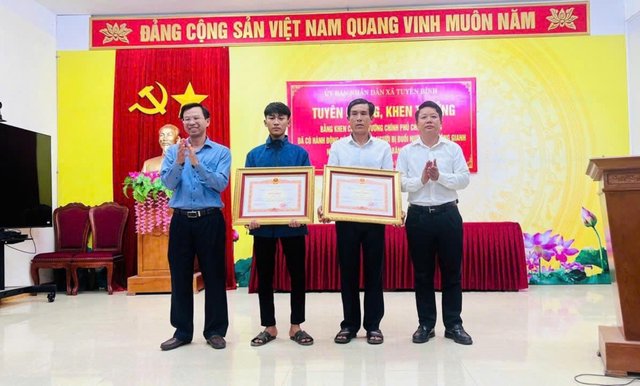 Tặng thưởng