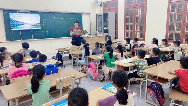 Nhà xuất bản Giáo dục Việt Nam đưa SGK trở lại lớp học